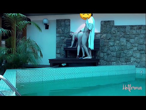 ❤️ Boss neskamea igerilekura gonbidatzen du, baina ezin izan dio beroari eutsi ❤❌ Pornografia besterik ez %eu.online4sex.ruan ❌❤